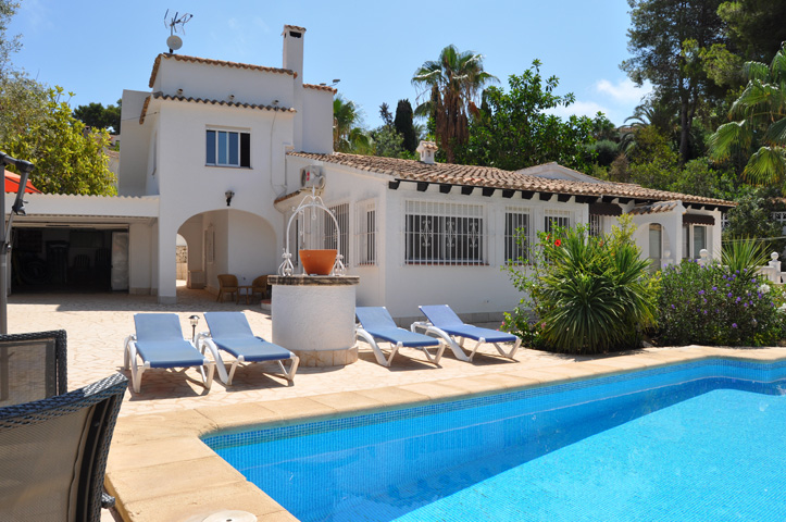 Groups and Large Families